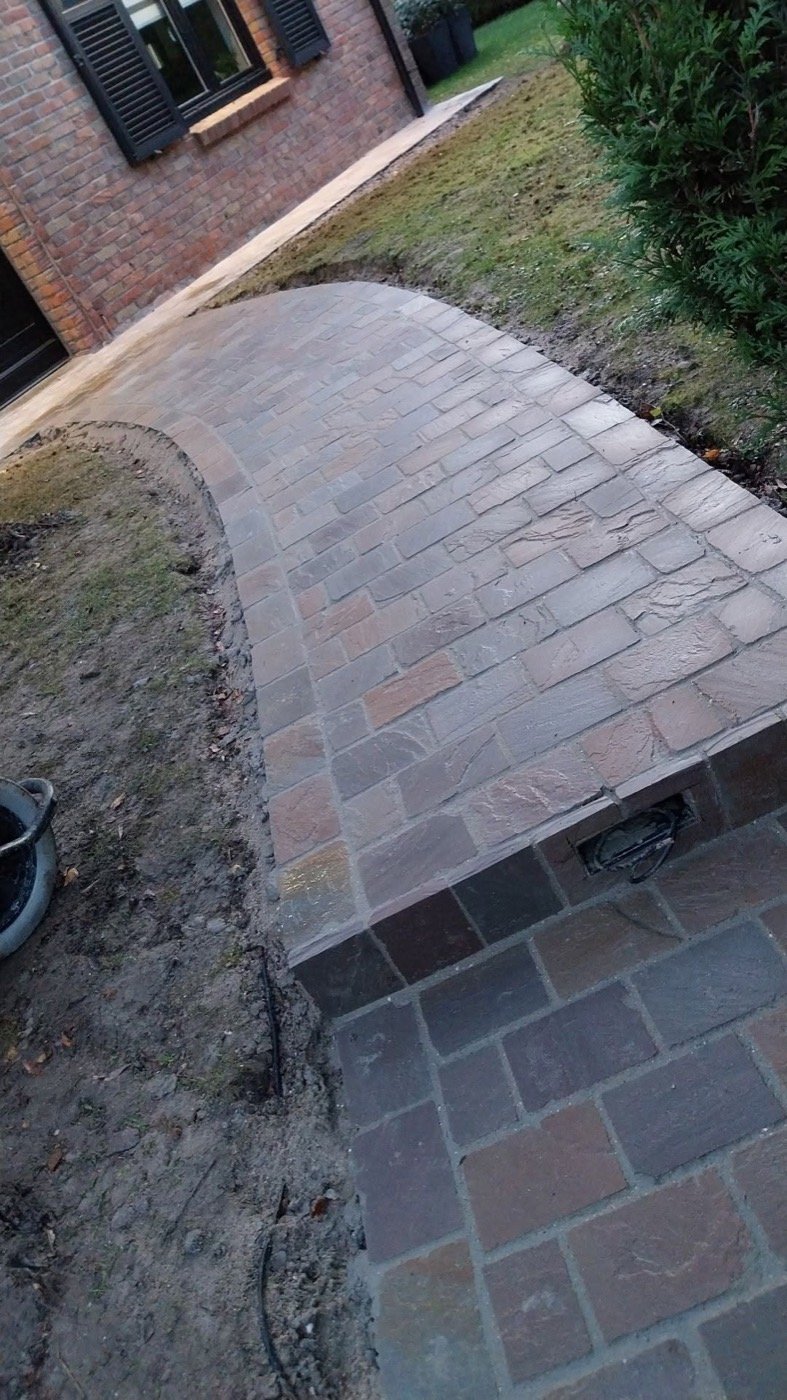 Bordures et allée courbée, EMS Pavage