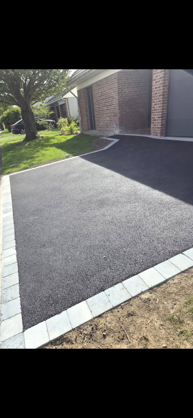 Parking, EMS Pavage